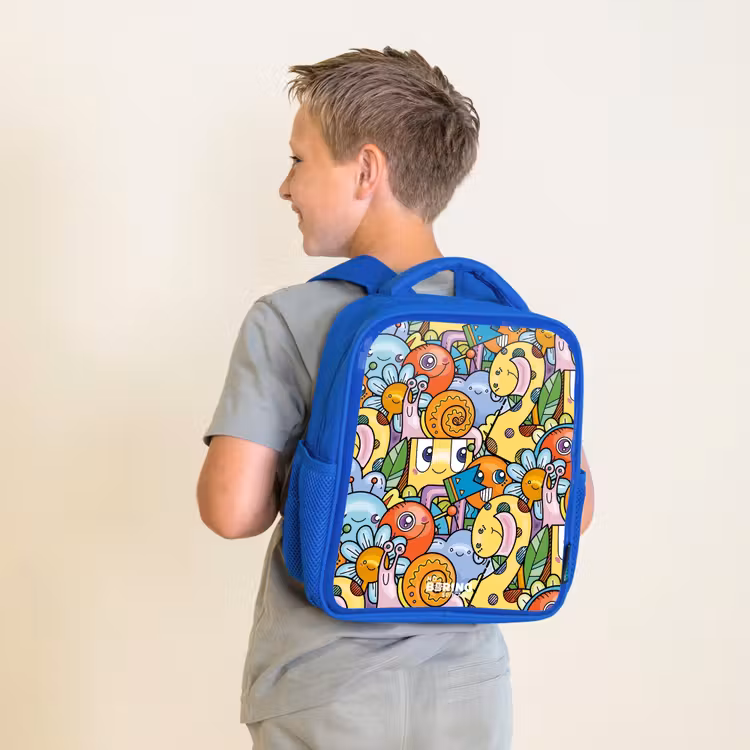 Kinderrucksack - Blau - Cartoon von verschiedenen Kreaturen und Gesichtern — 2