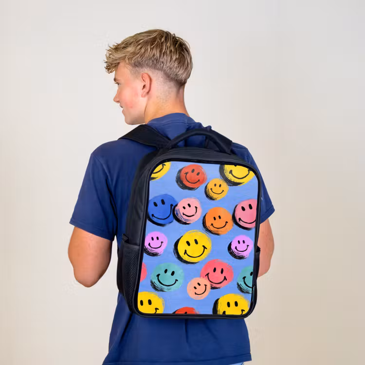 Kinderrucksack - Schwarz - Gezeichnete Smiley-Kritzeleien mit hellen Pinselstrichen — 3