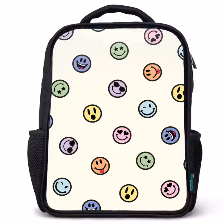 Kinderrucksack - Schwarz - Fröhliche Gesichter auf pastellfarbenem Schnee — 1