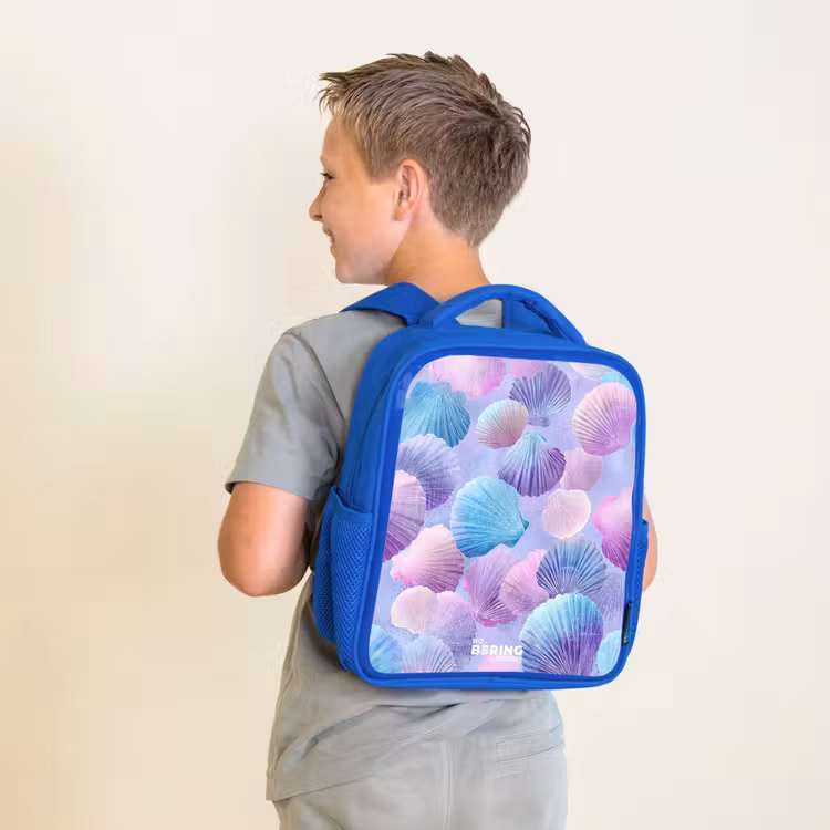 Kinderrucksack - Blau - Bunte Muscheln auf violettem Hintergrund — 2
