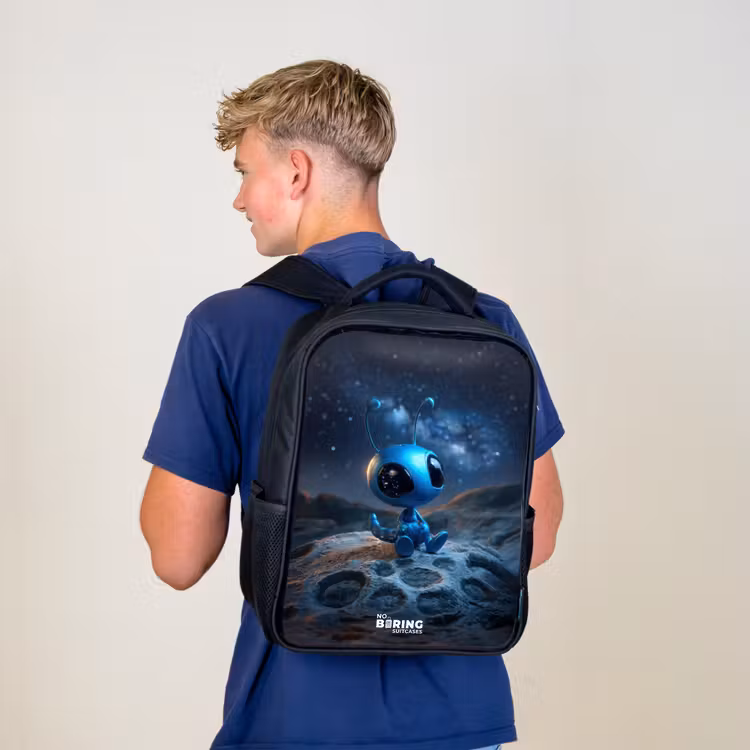 Kinderrucksack - Schwarz - Blaue außerirdische Kreatur unter dem Sternenhimmel — 3