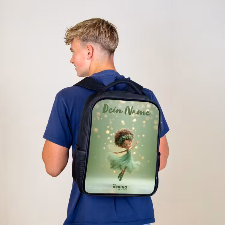 Kinderrucksack mit Namen - Schwarz - Tanzende Fee in grünem Licht — 3