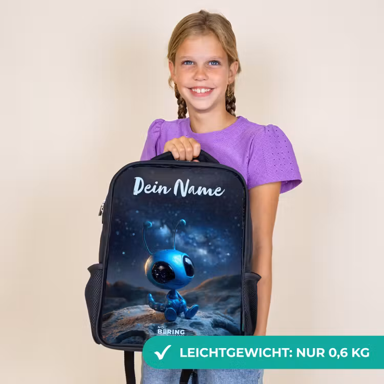 Kinderrucksack mit Namen - Schwarz - Blaue außerirdische Kreatur unter dem Sternenhimmel — 7