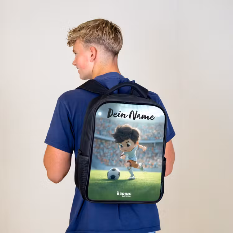 Kinderrucksack mit Namen - Schwarz - Junge - Stadion - Fußball - Sonnenlicht — 3