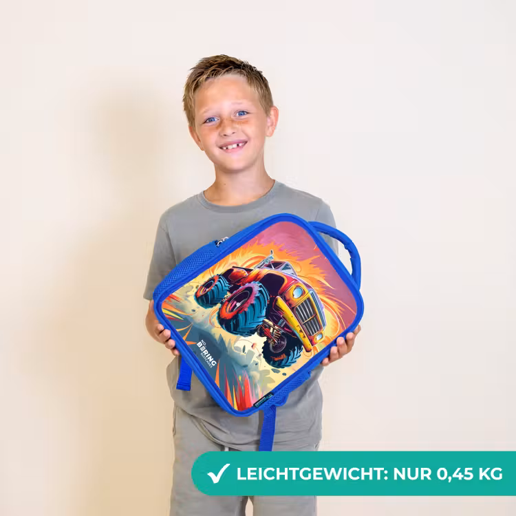 Kinderrucksack - Blau - Rosa Monstertruck fliegt über den Asphalt — 4