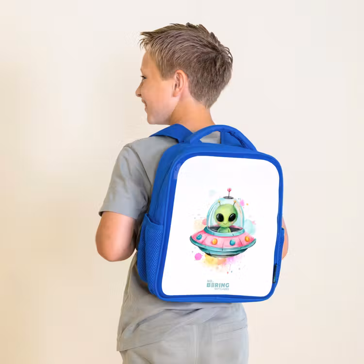 Kinderrucksack mit Namen - Blau - Grüner Außerirdischer in buntem UFO — 2