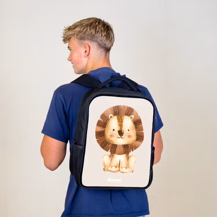 Kinderrucksack - Schwarz - Löwe Illustration mit beige Hintergrund — 3