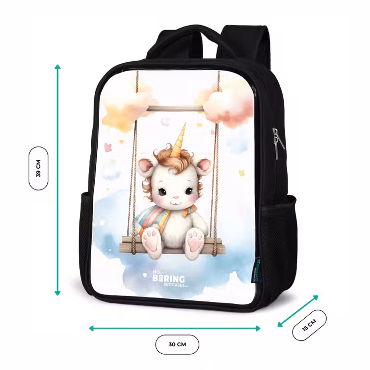 Kinderrucksack - Schwarz - Weißes Baby-Einhorn auf einer Schaukel in den Wolken — 6