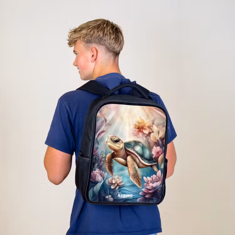 Kinderrucksack - Schwarz - Meeresschildkröte zwischen Unterwasserblumen — 3