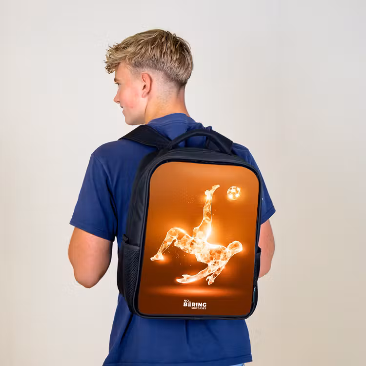 Kinderrucksack - Schwarz - Orangefarbener Leichtfußballer im Schwebemoment — 3