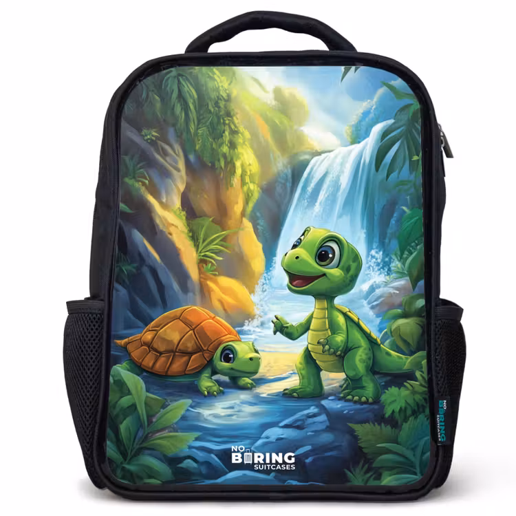 Kinderrucksack - Schwarz - Schildkröte und Dino am Wasserfall im tropischen Wald — 1