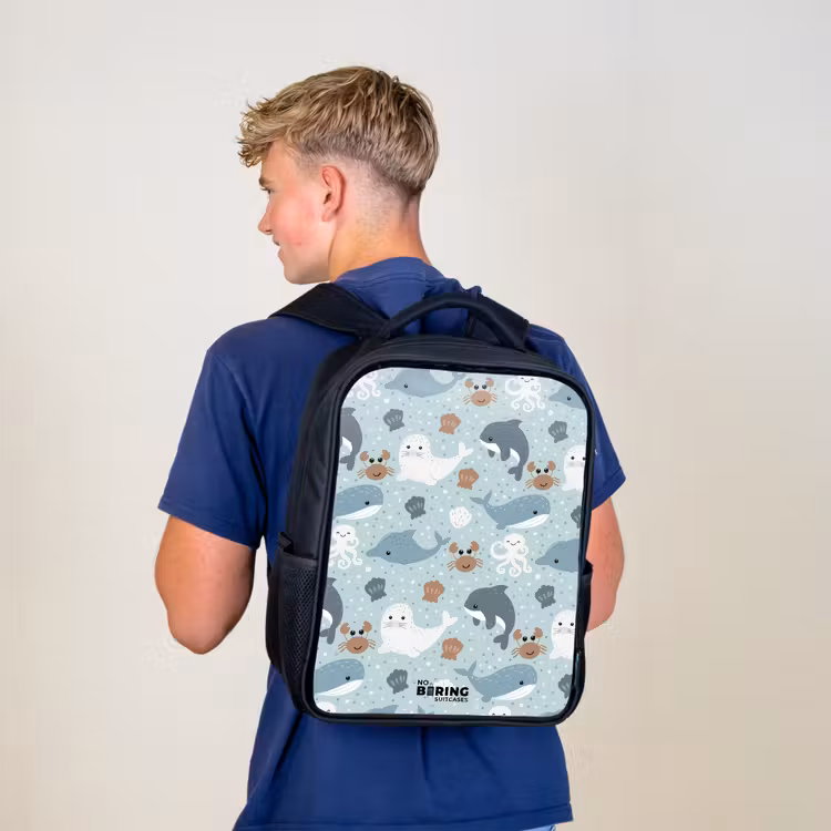 Kinderrucksack - Schwarz - Seetiermuster mit Delphinen, Robben und Krabben — 3