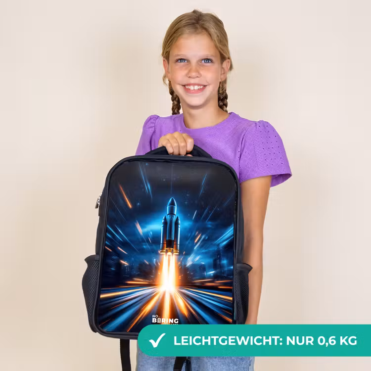 Kinderrucksack - Schwarz - Weltraumrakete hebt in nächtlicher Lichtshow ab — 7