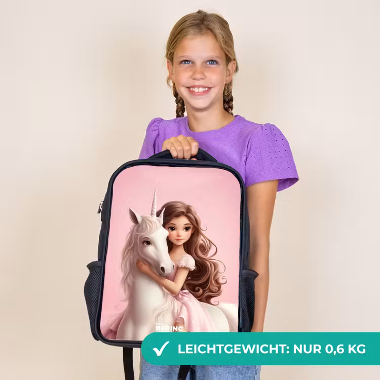 Kinderrucksack - Schwarz - Mädchen mit weißem Einhorn auf rosa Hintergrund — 7