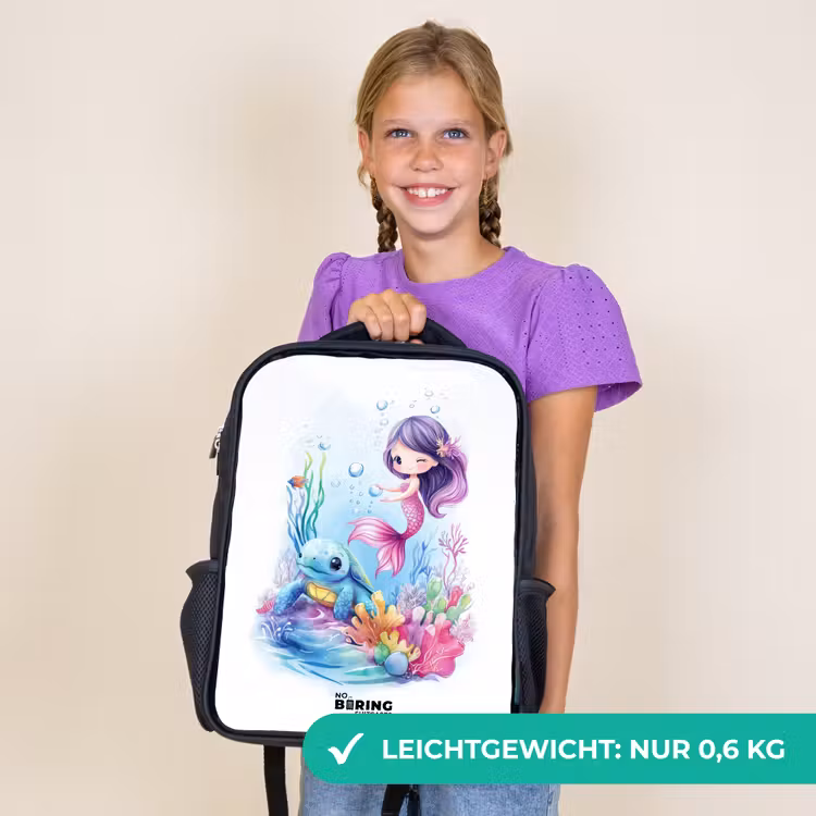 Kinderrucksack - Schwarz - Meerjungfrau mit blauer Schildkröte zwischen Korallen — 7