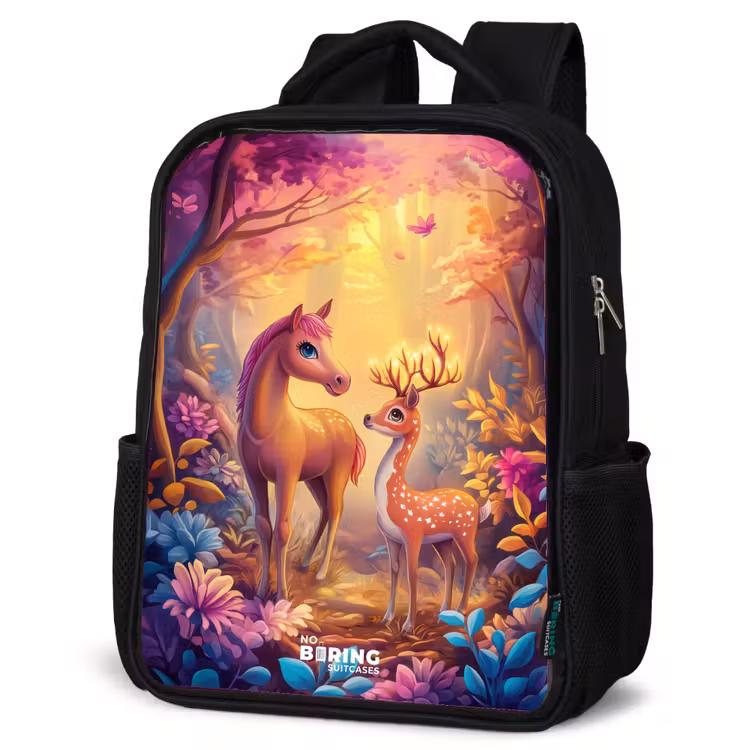 Kinderrucksack - Schwarz - Pferd und Hirsch in einem rosa Märchenwald — 4