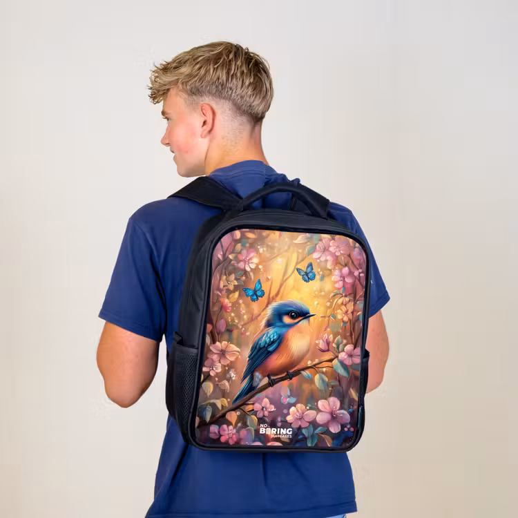 Kinderrucksack - Schwarz - Vogel mit Schmetterlingen im bunten Wald. — 3