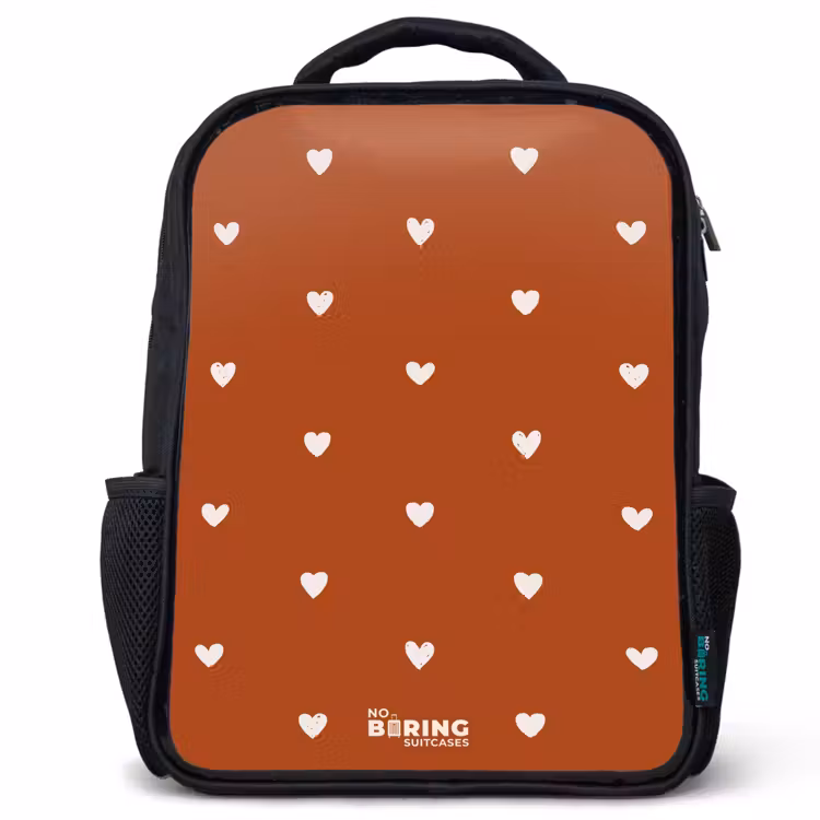 Kinderrucksack - Schwarz - Weißes Herzmuster auf orange-braunem Hintergrund — 1