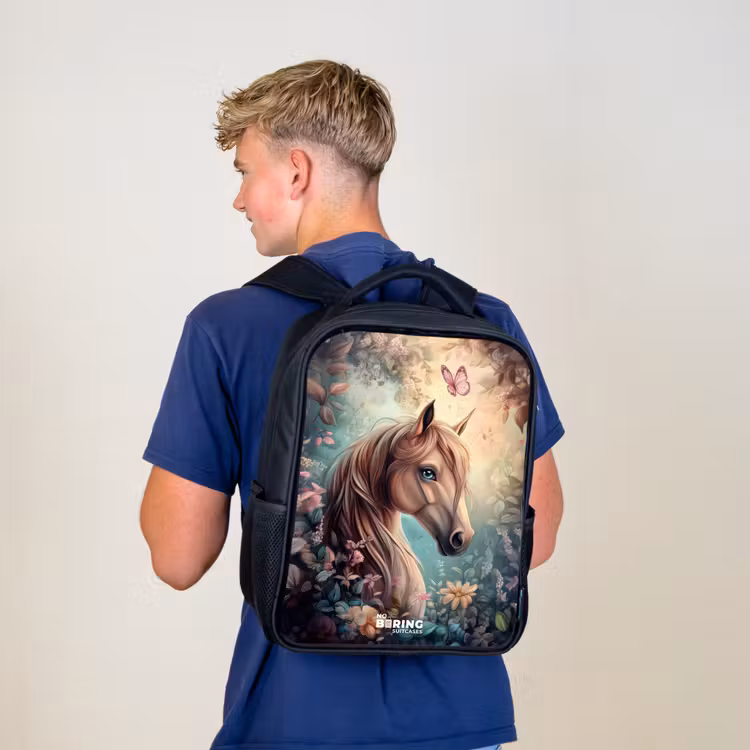 Kinderrucksack - Schwarz - Pferd mit Schmetterlingen im Blumengarten — 3