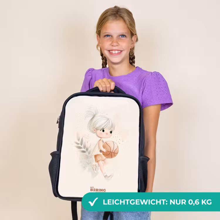 Kinderrucksack - Schwarz - Mädchen mit einem Basketball in neutralen Farben. — 7