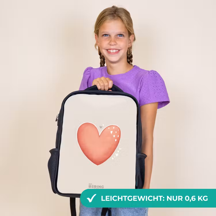 Kinderrucksack - Schwarz - Rotes Herz auf beigem Hintergrund — 7