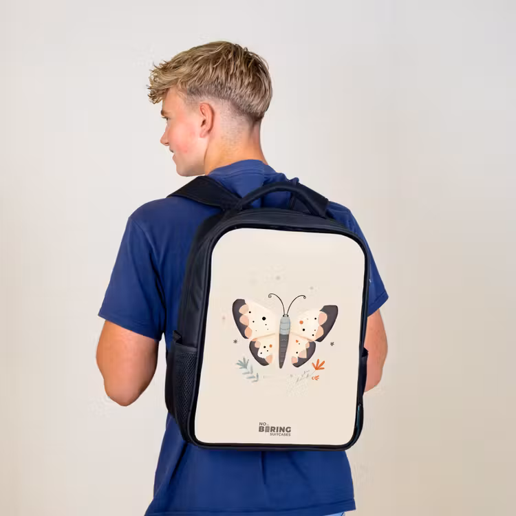 Kinderrucksack - Schwarz - Schmetterling in neutralen Pastellfarben — 3