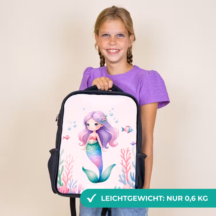 Kinderrucksack - Schwarz - Meerjungfrau umgeben von Fischen und Korallen — 7