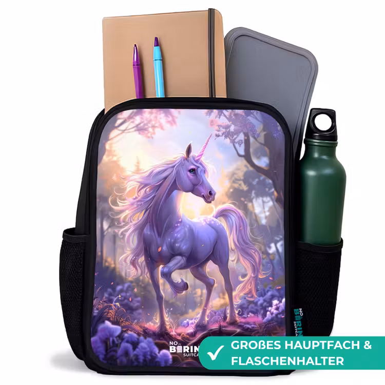 Kinderrucksack - Schwarz - Porträt eines Einhorns zwischen lila Blumen — 8
