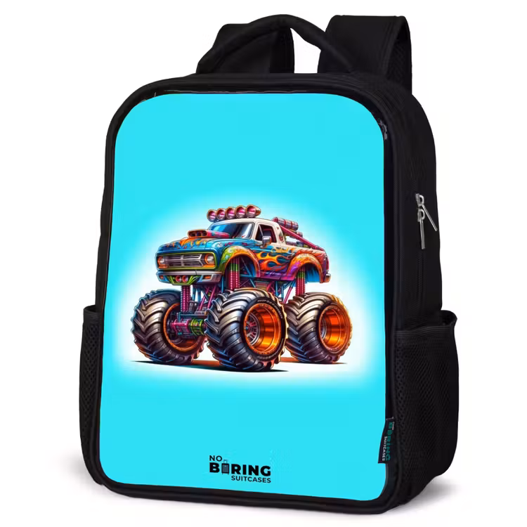 Kinderrucksack - Schwarz - Monstertruck auf hellblauem Hintergrund — 4