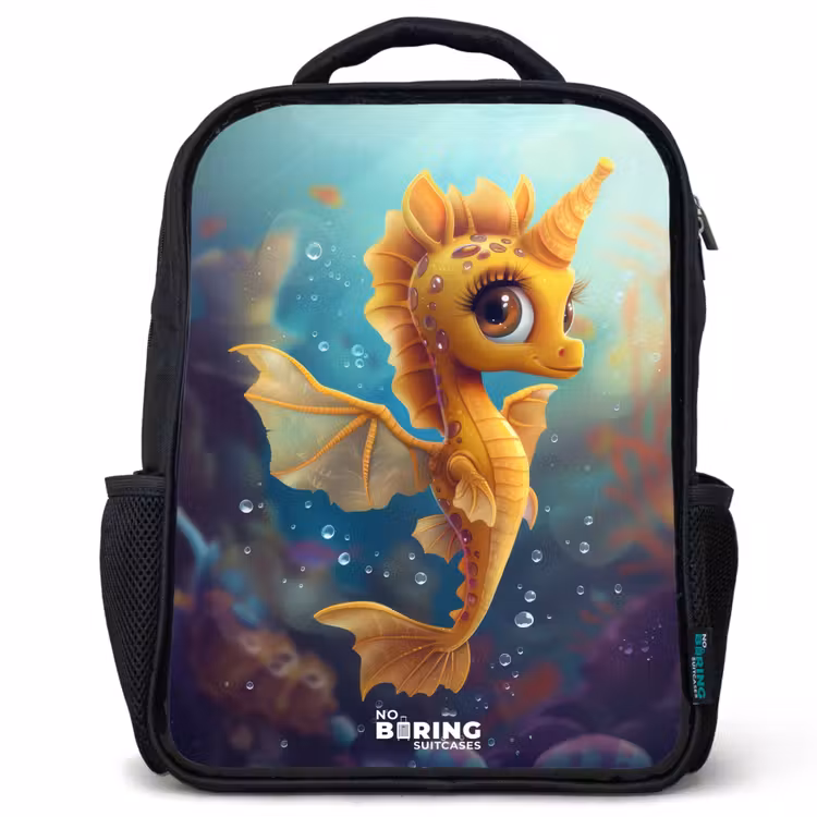 Kinderrucksack - Schwarz - Oranges Seepferdchen im Wasser — 1