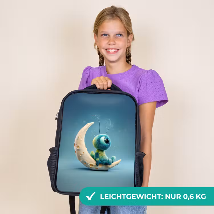 Kinderrucksack - Schwarz - Verträumtes flauschiges Geschöpf auf Mondsichel sitzend — 7