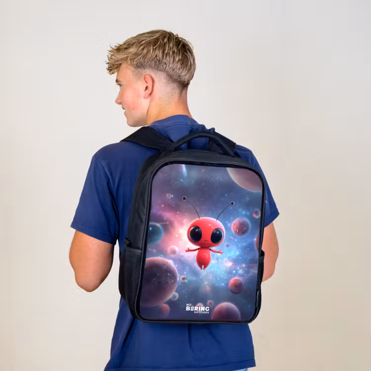 Kinderrucksack - Schwarz - Rotes Raumwesen im kosmischen Tanz — 3