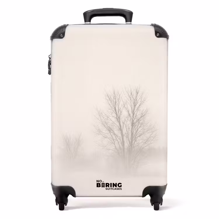 Koffer - Baum – Nebel – Schnee – Winter – Minimalistisch — 1