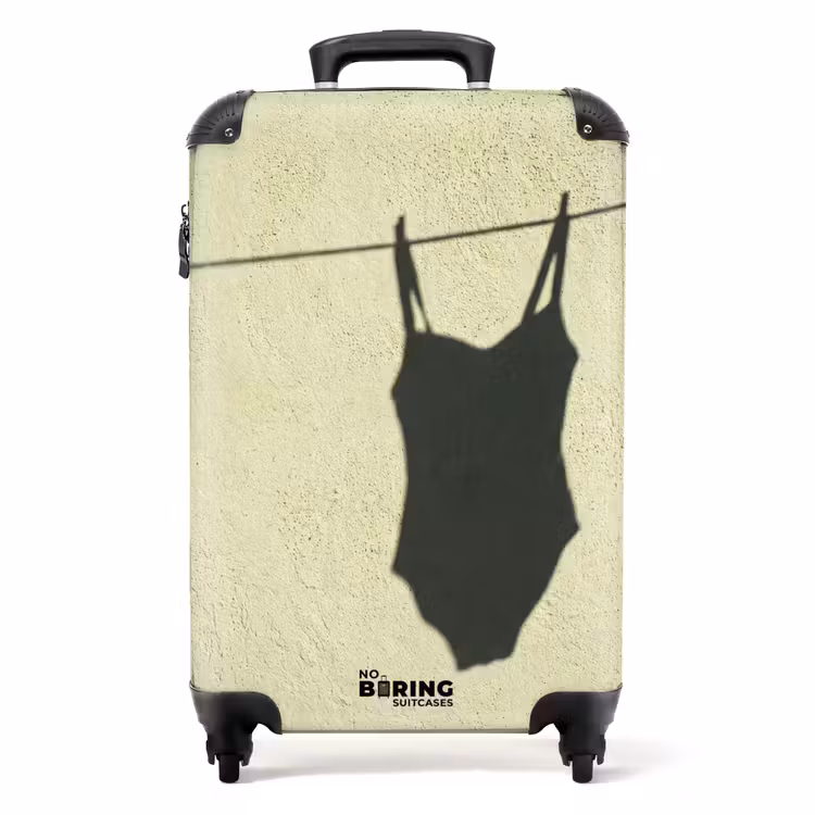 Koffer - Badeanzug – Schatten – Mauer – Sommer – Minimalistisch — 1
