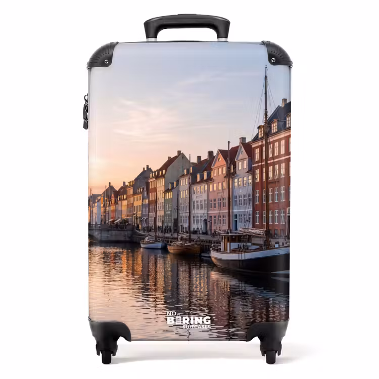Koffer - Stadt – Kanal – Sonnenuntergang – Klassisch – Farbenfroh — 1