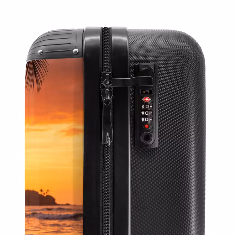 Koffer - Frau – Surfbrett – Strand – Sonnenuntergang – Orange — 6