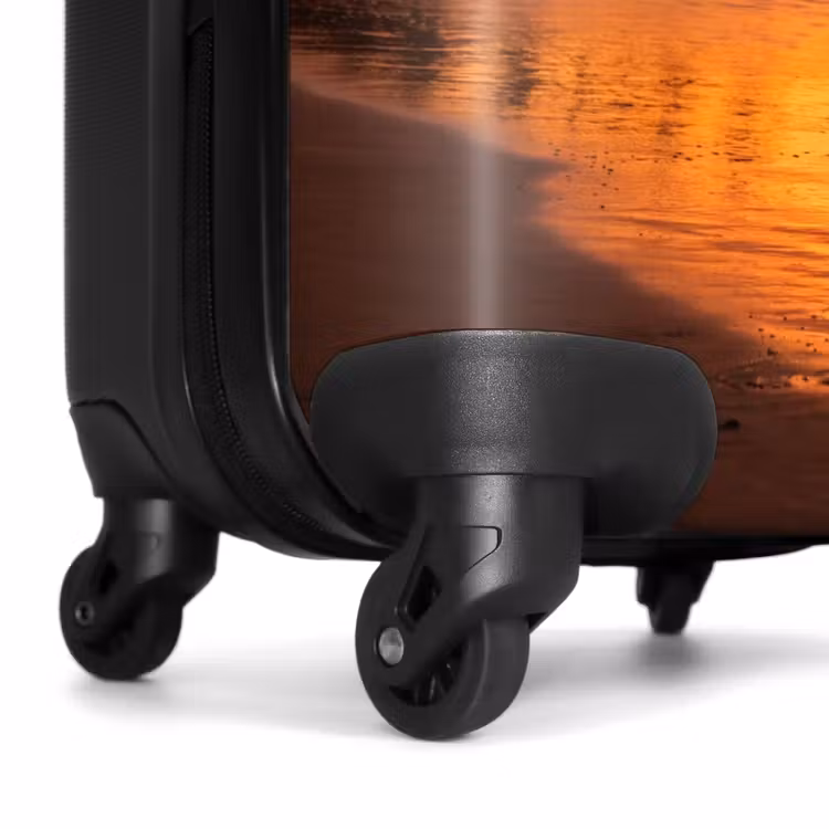 Koffer - Frau – Surfbrett – Strand – Sonnenuntergang – Orange — 7