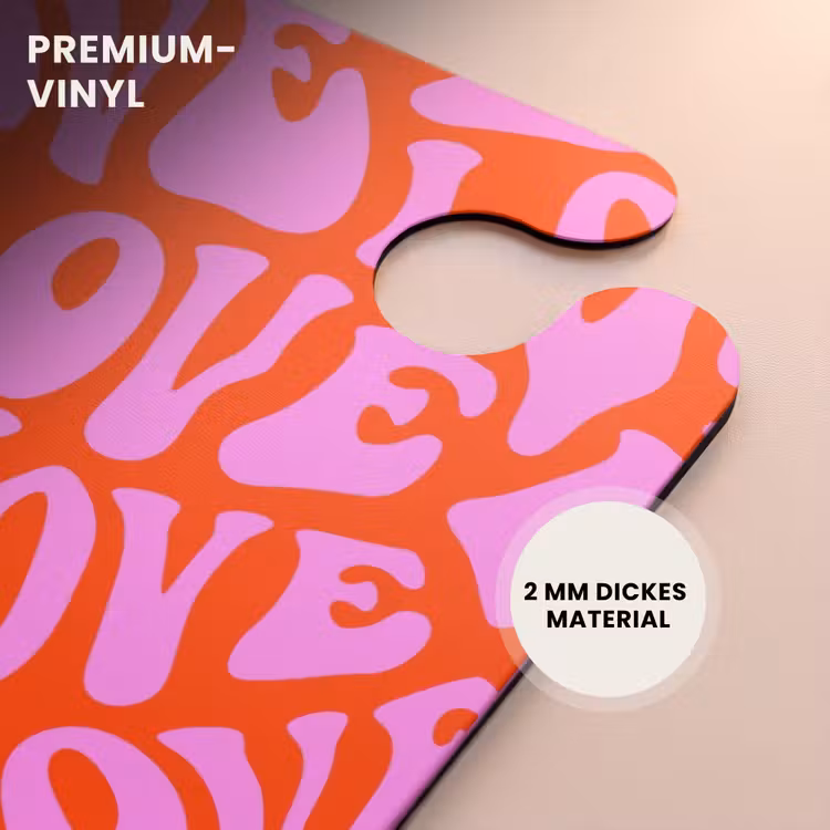 CaseSwap - Sich wiederholendes 'LOVE'-Muster in Rosa auf Rot — 6