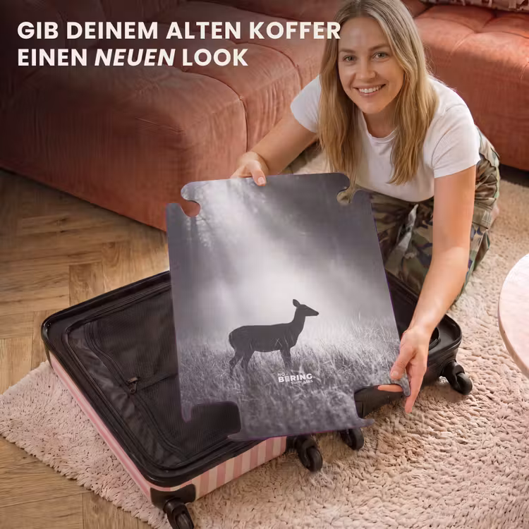CaseSwap - Hirsch – Wald – Sonnenstrahlen – Schwarz-Weiß – Natur — 3