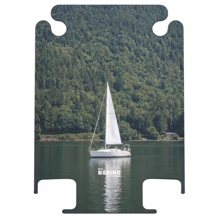 CaseSwap™ - Segelboot – Wasser – Berge – Natur – Grün — 1