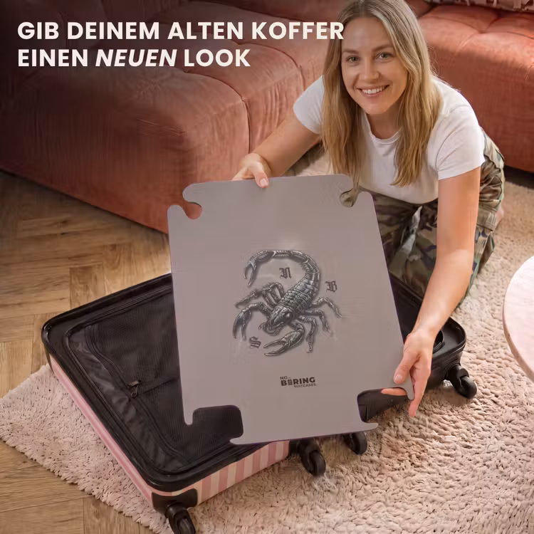 CaseSwap™ - Tattoo Stil- Realistischer Skorpion auf braunem Hintergrund — 3