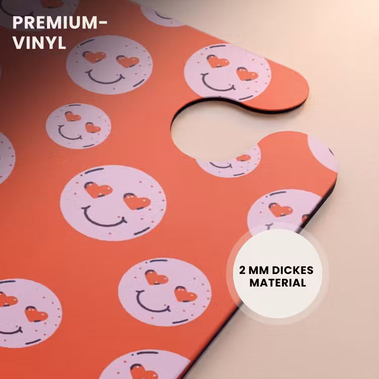 CaseSwap™ - Patterns - Muster aus fröhlichen Emojis auf rotem Hintergrund — 6