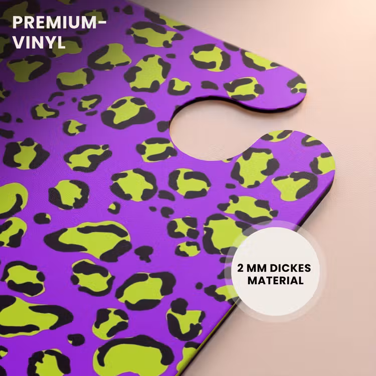 CaseSwap™ - Pantherdruck in Lindgrün auf lila Hintergrund — 6